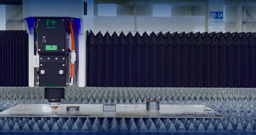 ファイバーレーザー切断機