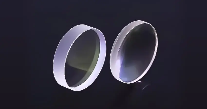 フォーカスレンズ