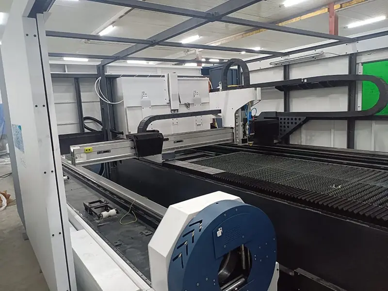 レーザー切断機 セルビア 