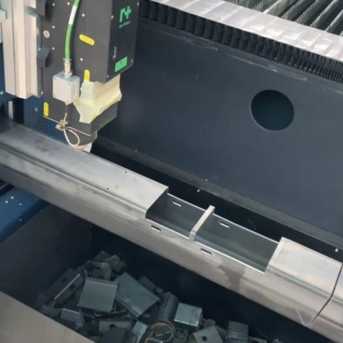 SF3015HM 6kWファイバーレーザー切断機