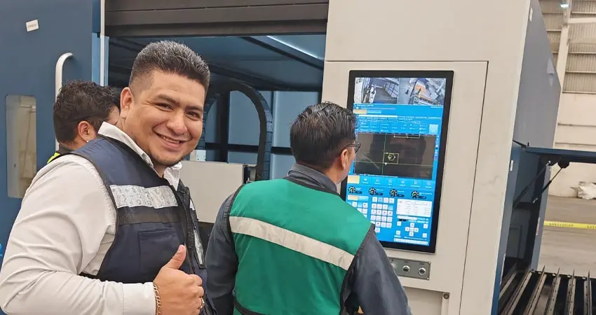 メキシコにおけるSF1804CLHコイルレーザーブランキングラインの設置とトレーニング